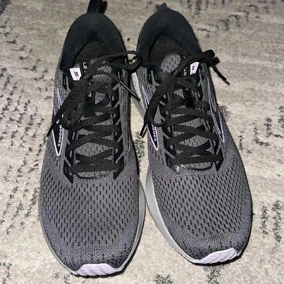 Women’s Brooks Levitate 5 Guiderails size 10 - Picture 2 of 7